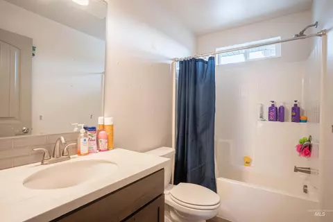 Bath - 808 E Ave J, Jerome, ID 83338 photo 1 of 3