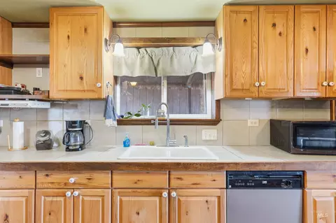 Kitchen - 1252 Mesa, Mesa, ID 83643 photo 2 of 3