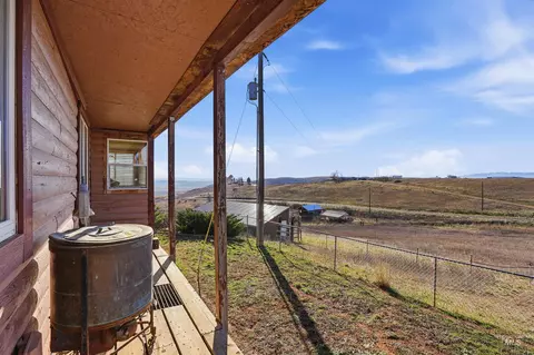 Exterior - 1252 Mesa, Mesa, ID 83643 photo 6 of 11
