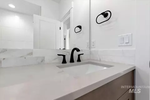 Bath - 6532 E Lucy Dr, Eagle, ID 83629 photo 5 of 6