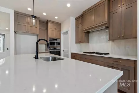 Kitchen - 6532 E Lucy Dr, Eagle, ID 83629 photo 2 of 2