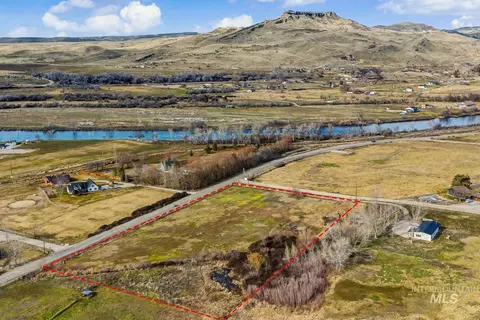 2776 N Plaza Rd, Emmett, ID 83617