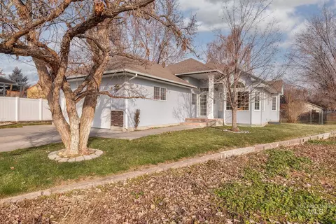 1063 NW 2nd Ave, Ontario, OR 97914