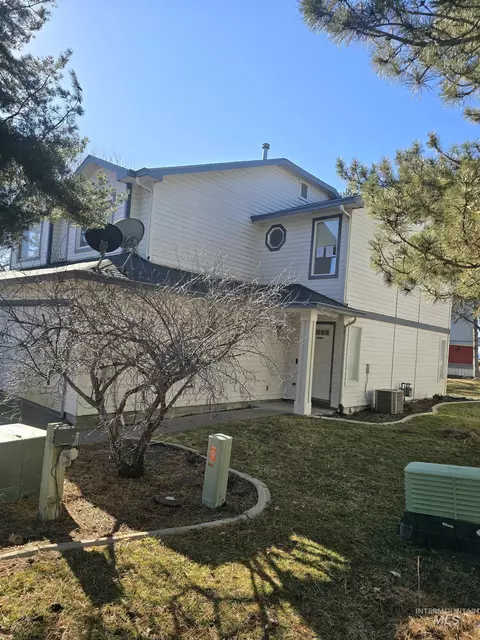 865 Tumbleweed Ave, Mountain Home, ID 83647