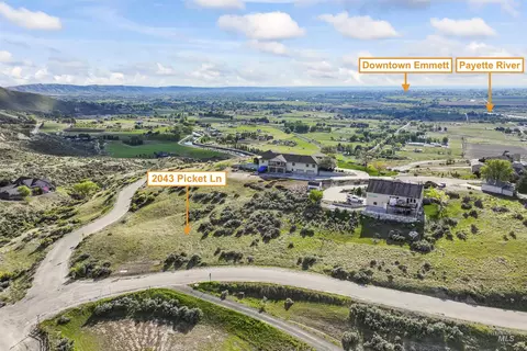 2043 Picket Ln, Emmett, ID 83617