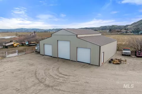 4009 Sallys Ln, Emmett, ID 83617