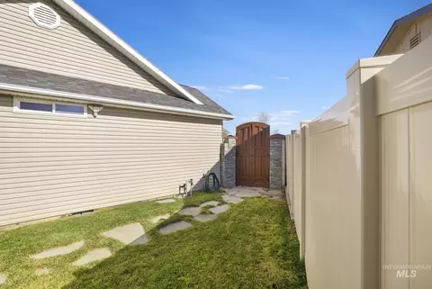 Exterior - 733 Beta Cir, Twin Falls, ID 83301 photo 5 of 17