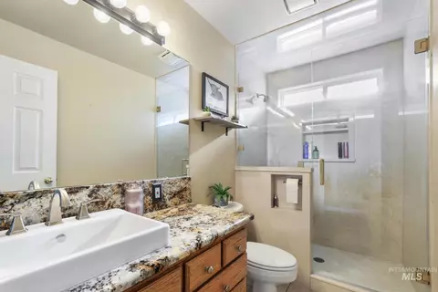 Bath - 733 Beta Cir, Twin Falls, ID 83301 photo 1 of 5
