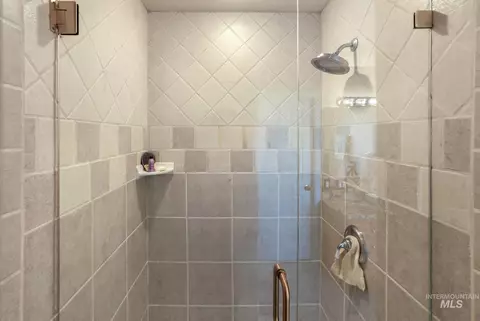 Bath - 733 Beta Cir, Twin Falls, ID 83301 photo 2 of 5
