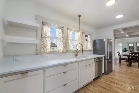 Kitchen - 661 2nd Ave N, Twin Falls, ID 83301 photo 4 of 7