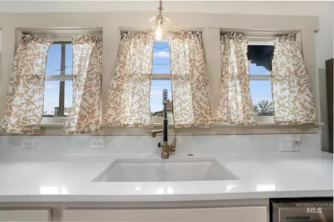 Kitchen - 661 2nd Ave N, Twin Falls, ID 83301 photo 5 of 7