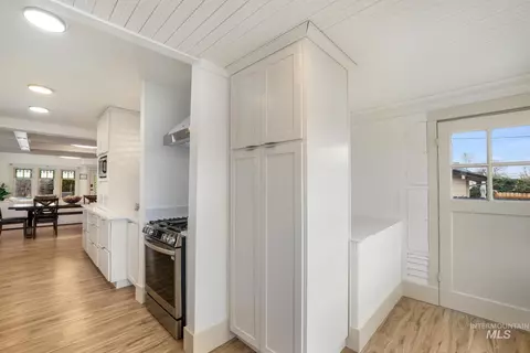 Entry Way - 661 2nd Ave N, Twin Falls, ID 83301 photo 3 of 3