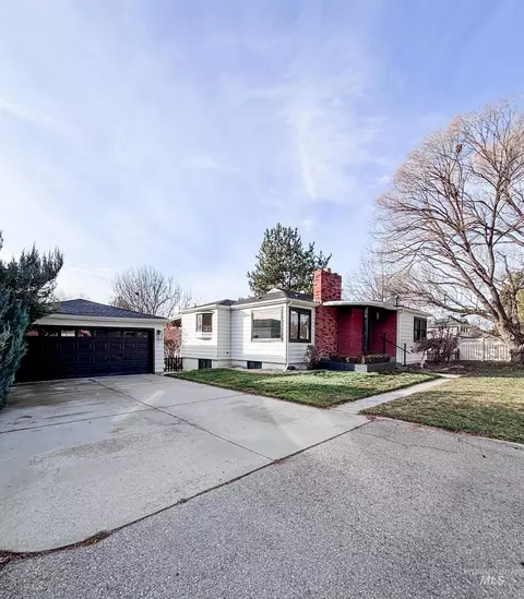 743 N Horseshoe Bend Rd, Eagle, ID 83616