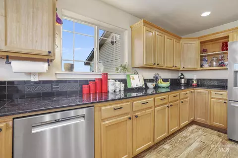 Kitchen - 560 Riverview Dr, Gooding, ID 83330 photo 5 of 6