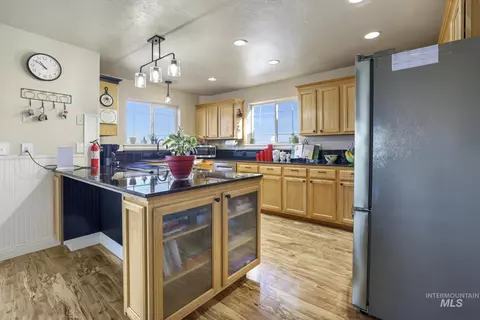 Kitchen - 560 Riverview Dr, Gooding, ID 83330 photo 2 of 6