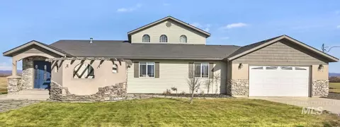 560 Riverview Dr, Gooding, ID 83330