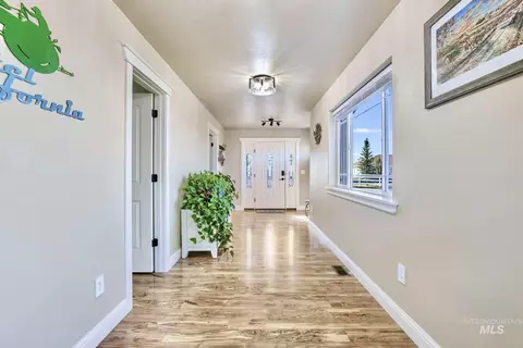 Entry Way - 560 Riverview Dr, Gooding, ID 83330 photo 2 of 3