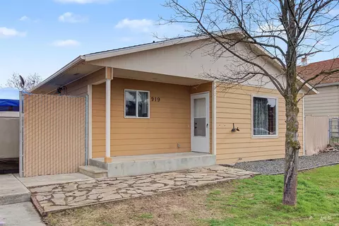 919 9th St, Clarkston, WA 99403