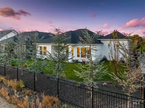 Exterior - 6419 W Piaffe St, Eagle, ID 83616 photo 7 of 11