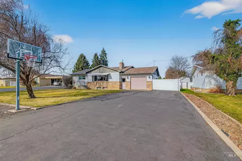 917 Cedar Ave, Lewiston, ID 83501