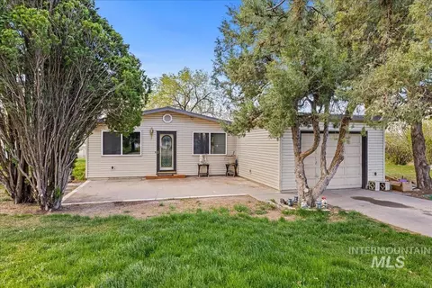 1267 NW Beaman St, Mountain Home, ID 83647
