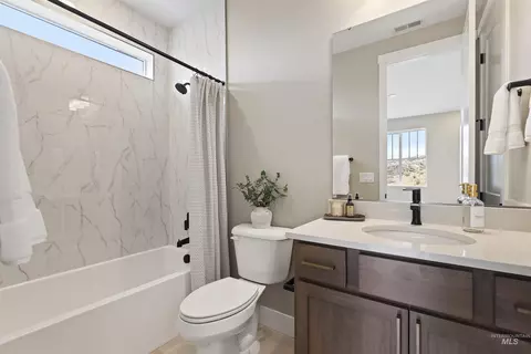 Bath - 5796 W Oxton St, Eagle, ID 83616 photo 4 of 5