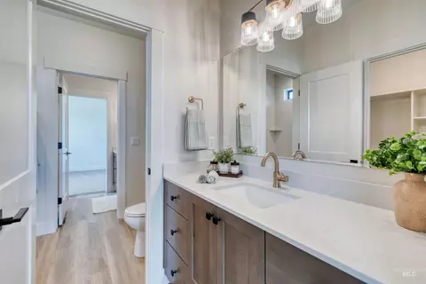 Bath - 856 N Nolina Ave, Eagle, ID 83616 photo 1 of 7