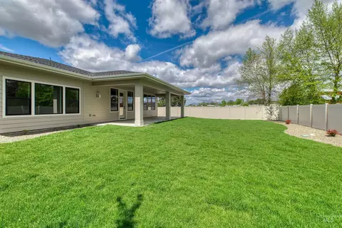 Exterior - 856 N Nolina Ave, Eagle, ID 83616 photo 4 of 9