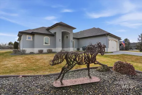 11887 W Pinewood River Ln, Star, ID 83669