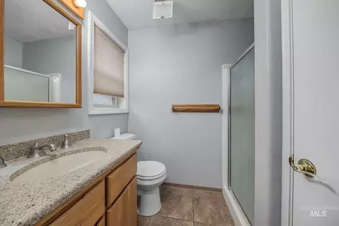 Bath - 1200 Hoffman Dr, Vale, OR 97918 photo 1 of 3