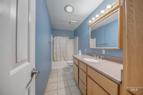 Bath - 1200 Hoffman Dr, Vale, OR 97918 photo 3 of 3