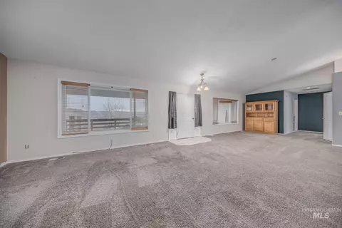 Living - 1200 Hoffman Dr, Vale, OR 97918 photo 1 of 4