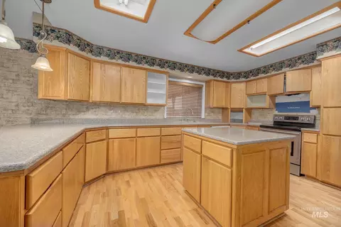 Kitchen - 1200 Hoffman Dr, Vale, OR 97918 photo 2 of 4