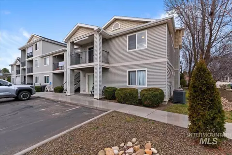 3323 N Lakeharbor Ln #204, Boise, ID 83703