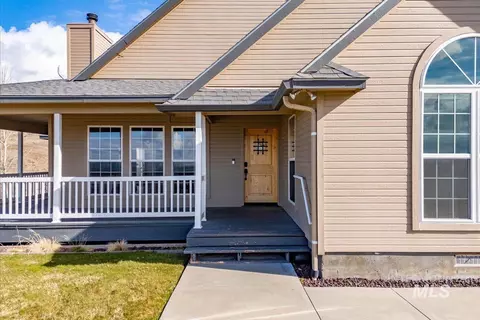 Exterior - 2132 Corral Rd, Emmett, ID 83617 photo 2 of 5