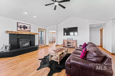 Living - 2132 Corral Rd, Emmett, ID 83617 photo 2 of 5