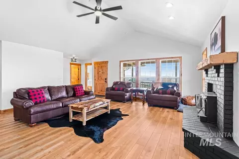 Living - 2132 Corral Rd, Emmett, ID 83617 photo 4 of 5