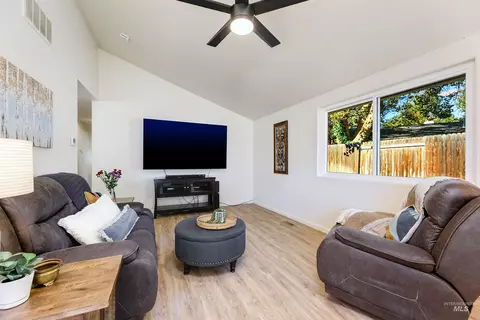 2248 E Sadie Dr, Eagle, ID 83616 photo 12
