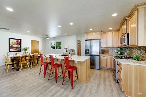 2248 E Sadie Dr, Eagle, ID 83616 photo 2