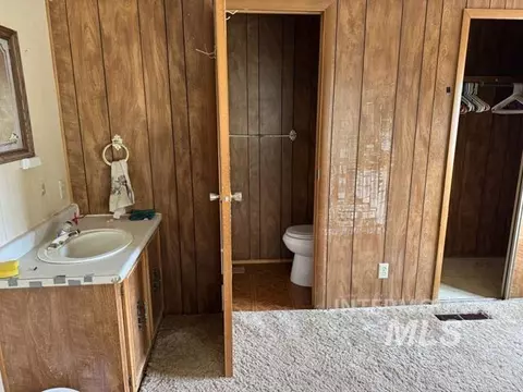 Bath - 28750 Rocky Rd, Parma, ID 83660 photo 3 of 3