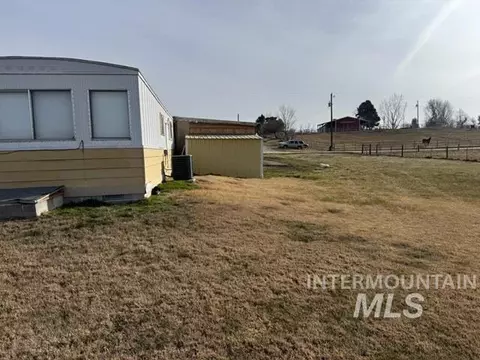 Exterior - 28750 Rocky Rd, Parma, ID 83660 photo 3 of 7