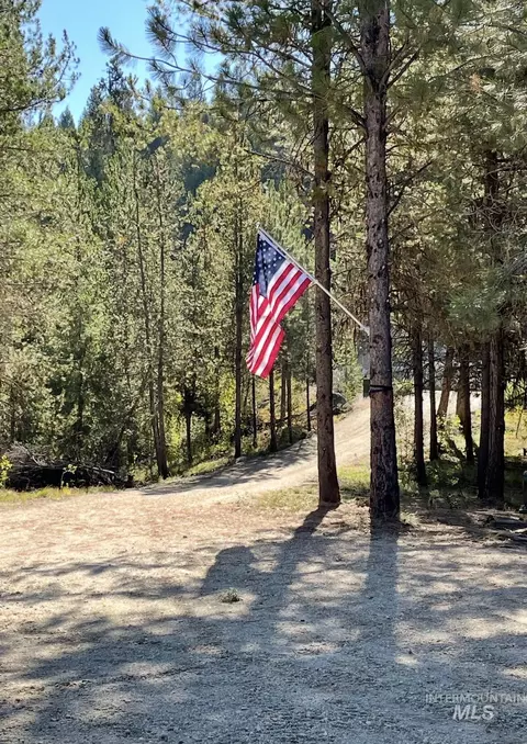 211 Pointes Rd, Cascade, ID 83611 photo 2