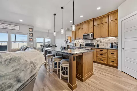 Kitchen - 1005 Kenbrook Loop, Twin Falls, ID 83301 photo 3 of 4