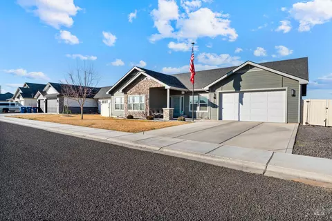 Exterior - 1005 Kenbrook Loop, Twin Falls, ID 83301 photo 2 of 11