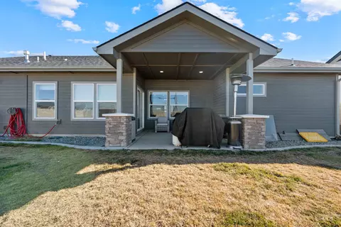 Exterior - 1005 Kenbrook Loop, Twin Falls, ID 83301 photo 5 of 11