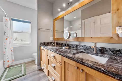 Bath - 1005 Kenbrook Loop, Twin Falls, ID 83301 photo 1 of 5