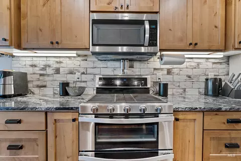Kitchen - 1005 Kenbrook Loop, Twin Falls, ID 83301 photo 2 of 4