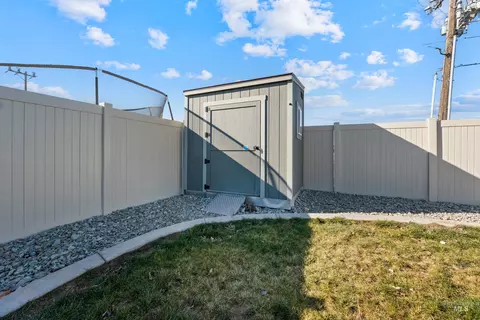 Exterior - 1005 Kenbrook Loop, Twin Falls, ID 83301 photo 9 of 11