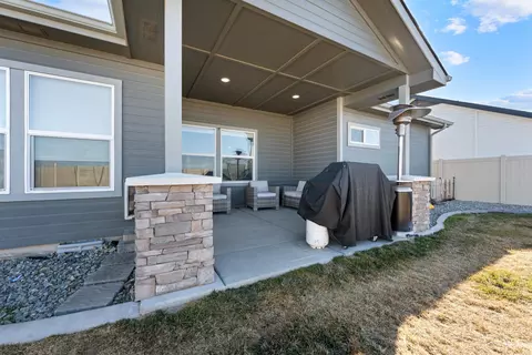 Exterior - 1005 Kenbrook Loop, Twin Falls, ID 83301 photo 4 of 11