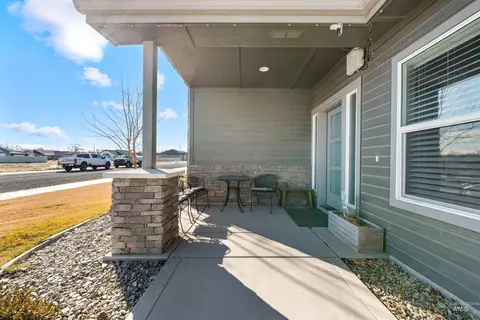 Exterior - 1005 Kenbrook Loop, Twin Falls, ID 83301 photo 3 of 11